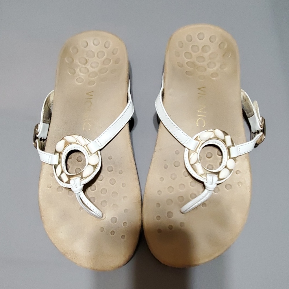Vionic Sandals Sz 7  wide